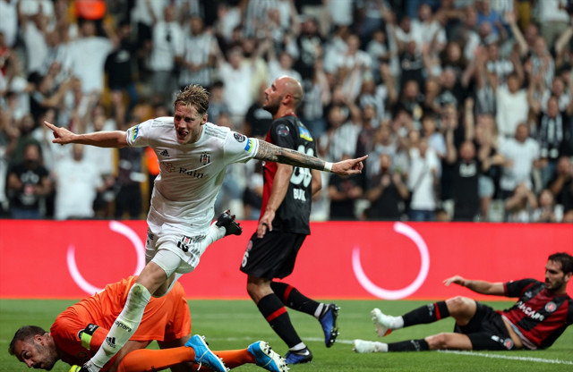 Beşiktaş Fatih Karagümrük engeleni rahat geçti, farklı kazandı! - Resim: 3