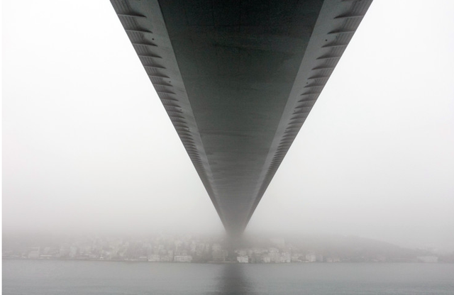 İstanbul Boğazı'na yoğun sis çöktü! Seferler iptal edildi gemi trafiği askıya alındı - Resim: 2
