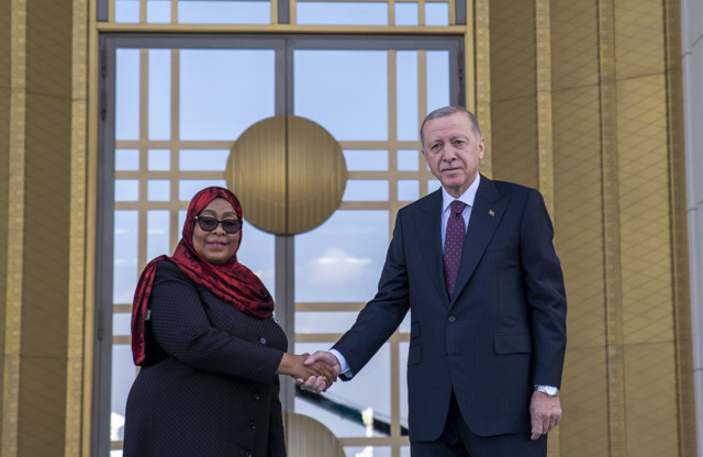 Cumhurbaşkanı Erdoğan'dan, Tanzanya Cumhurbaşkanı Hassan'a resmi törenli karşılama - Resim: 0
