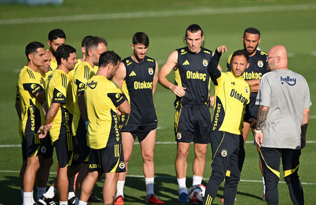 Domenico Tedesco, Fenerbahçeli futbolcularla ilk toplantısını yaptı, önemli yerlere değindi! - Resim: 0