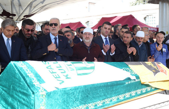 Hakan Altun'un acı günü ünlü sanatçı cenazede fenalaştı! - Resim: 4