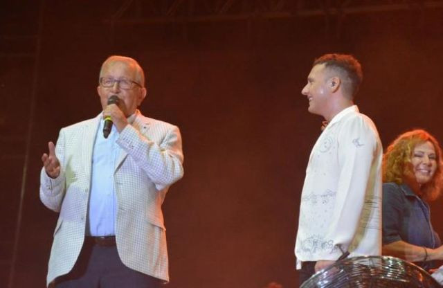 Ereğli'de konser veren Gülşen'e, sahneye çıkan belediye başkanından kriz çıkaran sözler! - Resim: 2