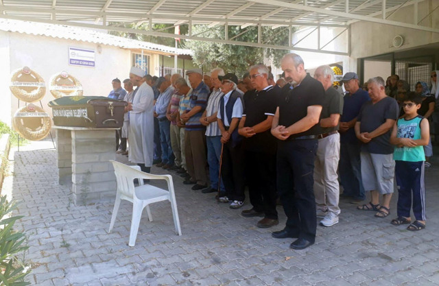 İzmir'de balkondan düşerek ölen doktora son görev! - Resim: 0