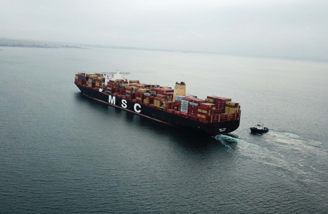 400 metrelik devasa gemi Ambarlı Limanı'nda iskeleye çarptı - Resim: 0