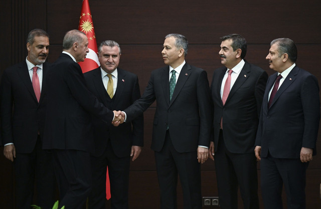 Cumhurbaşkanlığı Kabinesi'nin yeni bakanlarından teşekkür mesajı - Resim: 0