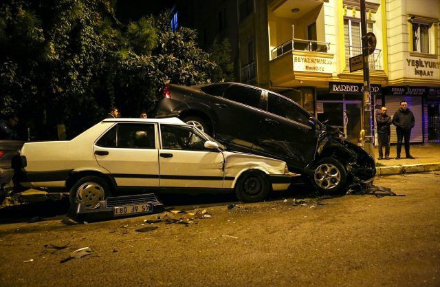 Polisten kaçan otomobil 6 aracı biçti! 2 yaralı - Resim: 2