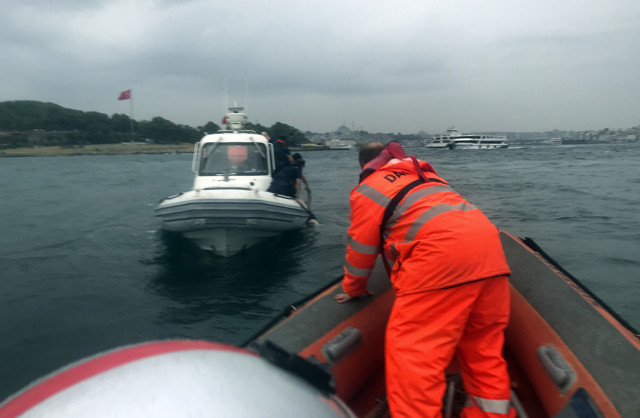 İstanbul Eminönü'nde denizde erkek cesedi bulundu - Resim: 0