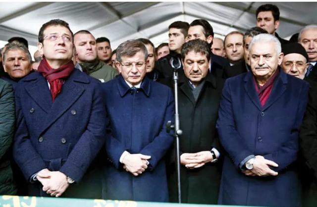 Siyasilerin yan yana çekilmiş fotoğrafını paylaşan Ahmet Hakan'dan bomba yorum - Resim: 0