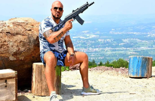 Fatih Altaylı iki olay fotoğraf paylaştı göçmen tezgahı dedi kim bu Afgan Sanger Ahmadi? - Resim: 2