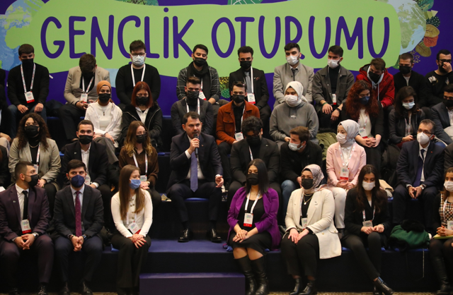 Bakan Kurum gençlerle buluştu uyardı: Biz son nesiliz 10 yılımız var! - Resim: 0