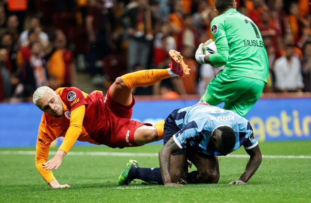 Adana Demirspor'u deviren Galatasaray taraftarına galibiyetle veda etti - Resim: 0