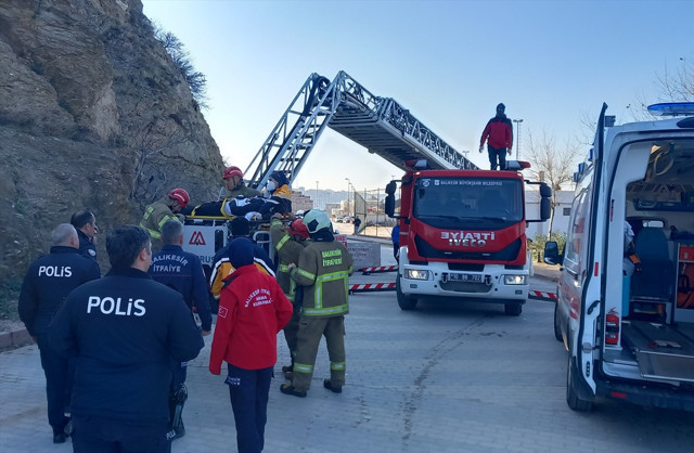Balıkesir'de uçurumdan düşen kızın mucize kurtuluşu - Resim: 0