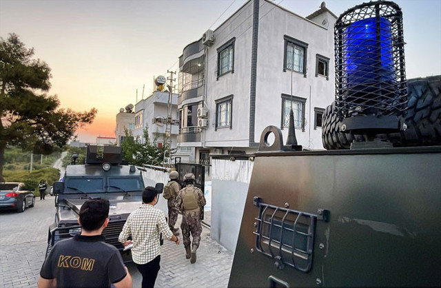 Mersin'de drone destekli 350 polisle PKK'ya destek sağlayan örgüte karşı şafak operasyonu - Resim: 0