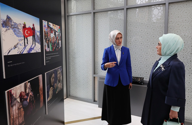 Cumhurbaşkanı Erdoğan ve eşi Emine Erdoğan New York'ta KADEM'in fotoğraf sergisini gezdi - Resim: 1