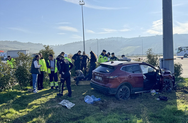 Bursa'da polisten kaçış kazayla bitti! 1'i kadın 4 şüpheli yakalandı, neden kaçtıkları belli oldu - Resim: 0