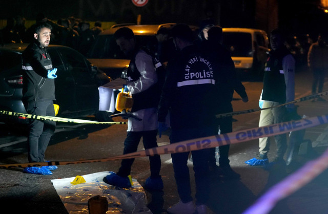 Bağcılar’da kimlik kontrolü yapmak isterken silahlı saldırıya uğrayan bekçi ağır yaralandı - Resim: 0