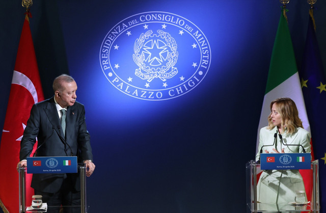 Cumhurbaşkanı Erdoğan ve Meloni birlikte kamera karşısına geçti! Erdoğan yeni ticaret hacmi hedefini açıkladı - Resim: 1