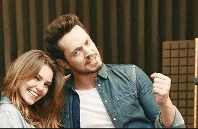 Olay iddia! Murat Boz ile Aslı Enver barıştı mı? Parmağındaki yüzük çok konuşulmuştu - Resim: 1