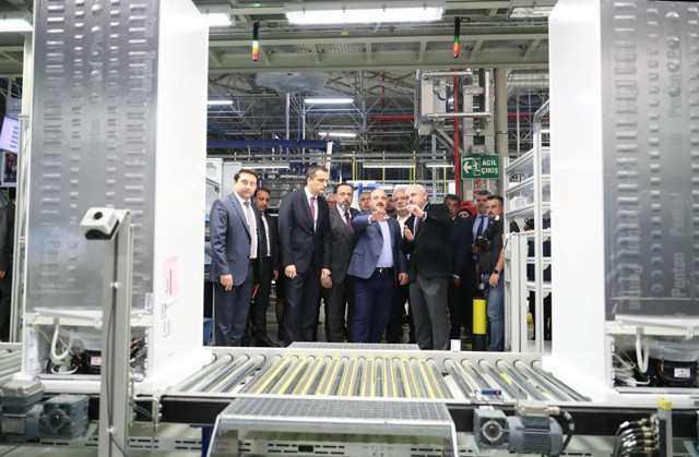 Bakan Mustafa Varank Tekirdağ'da gece yarısı fabrikaları ziyaret etti - Resim: 0