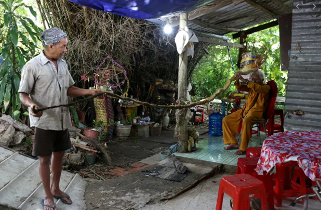 Vietnam'da 80 yıldır saçlarını kesmeyen adam: İlahi çağrı geldi - Resim: 1