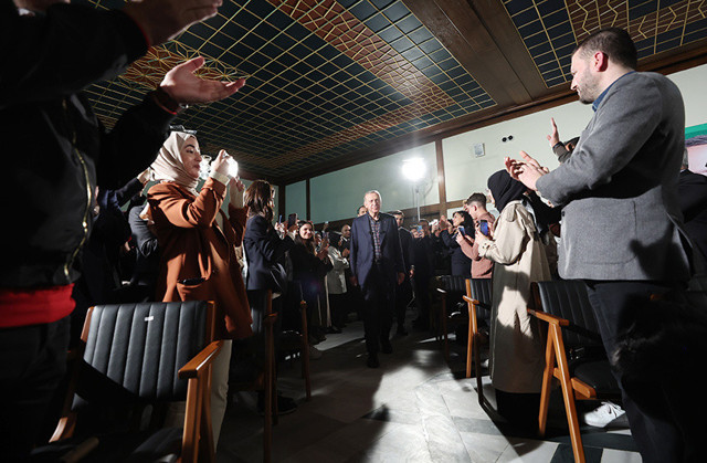 Cumhurbaşkanı Erdoğan Konya'da gençlerle buluştu! 6'lı masaya yemek göndermesi! - Resim: 0