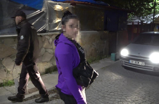 Komedi filmi gibi kumar operasyonu: Şüpheliler şekilden şekle girdi! “Nikah kıyıyorduk” - Resim: 2