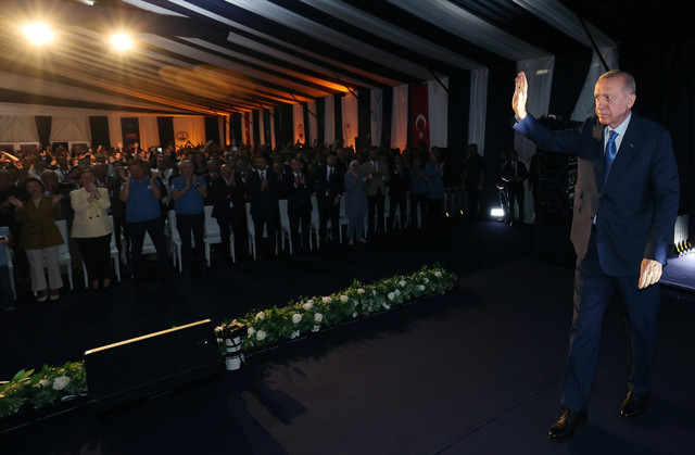 Cumhurbaşkanı Erdoğan su ürünleri av sezonunun açılışını yaptı, konuşmasında CHP'li belediyeleri eleştirdi - Resim: 1