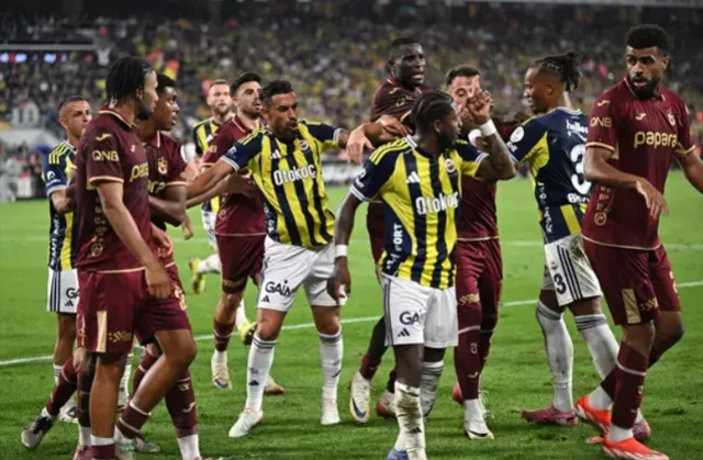 Süper Lig'de ortalık karıştı! Trabzonspor taraftarı hakemlere yüklendi! "Düdük astıracağız" - Resim: 1