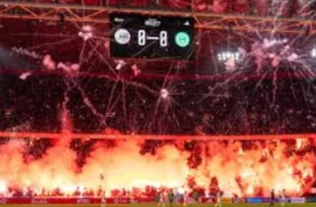 Ajax-Groningen maçında taraftarlar stadyumu yaktı - Resim: 1
