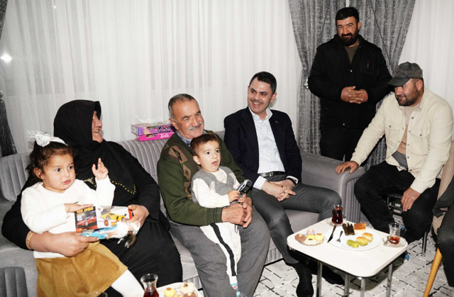 Depremdeki gözyaşları yeni evlerinde mutluluğa dönüştü! "Villa gibi evde oturuyoruz" - Resim: 0