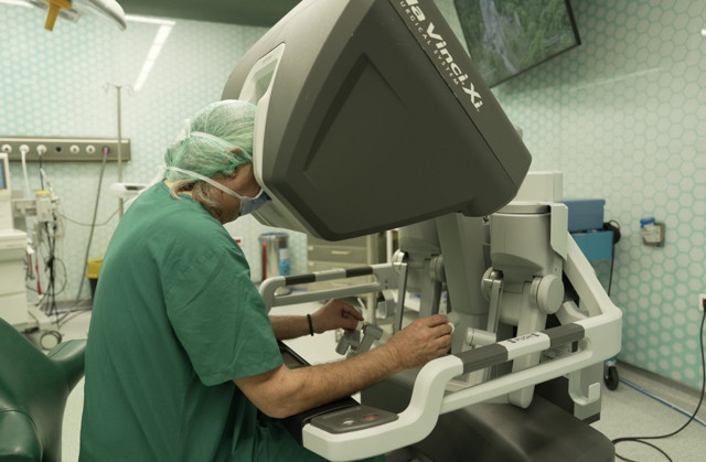 Neşterin yerini robot kolları aldı! Cerrahide robotik ile daha güvenli bir dönem - Resim: 0