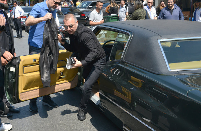 Oktay Kaynarca antika takılıyor "Arabam yakışıklı" - Resim: 2