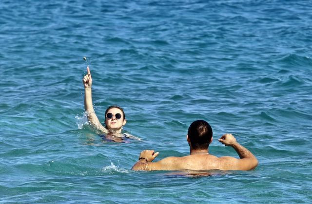Antalya'da koronavirüsü unuttular! Tatilciler sahillere akın etti - Resim: 3