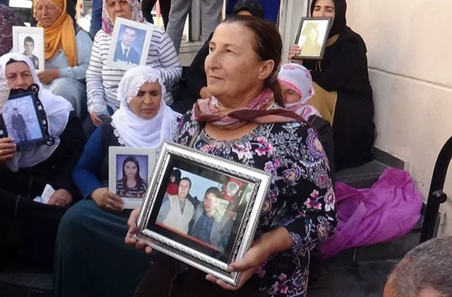 Erdoğan'dan teşkilatına Diyarbakır'da eylem yapan annelerle ilgili talimat - Resim: 0