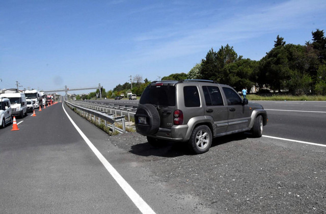 Tekirdağ'da kalkan kısıtlama sonrası seyahat belgesi olmayanlar geri çevrildi - Resim: 1