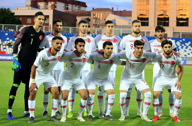 Ajax, Altay Bayındır'ın peşinde! Edwin van der Sar bizzat izledi - Resim: 1