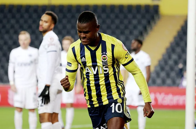 Fenerbahçe'de ilk yolcu Samatta! Eski takımına dönebilir! - Resim: 0