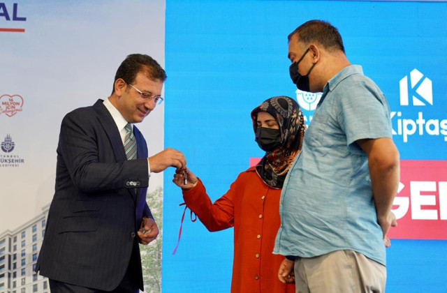 İBB Başkanı Ekrem İmamoğlu: İstanbul'da her 3 binadan biri depreme dayanıksız - Resim: 0