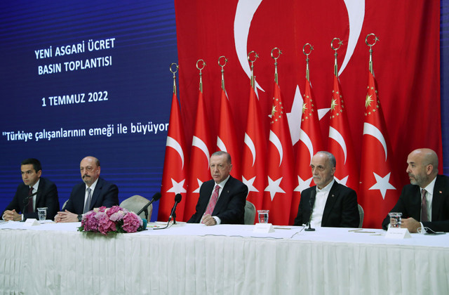 Asgari ücret Temmuz 2022 zammı net brüt kaç lira belli oldu! Erdoğan açıkladı yüzde 30 zam - Resim: 1