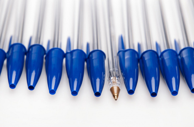 Varlığını herkes bilir, ama sebebini bilen çok az! Tükenmez kalem kapağının üzerindeki delikler ne işe yarıyor? - Resim: 2