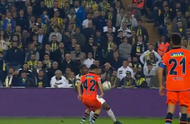 Fenerbahçe'den Galatasaray'a penaltı tepkisi: Verilmeyen penaltının linkini göndereceğiz - Resim: 0