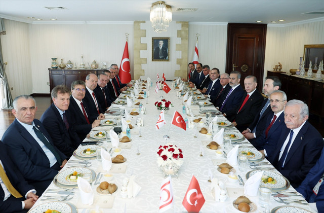 Cumhurbaşkanı Erdoğan ilk resmi ziyareti için KKTC'de! Sevgi gösterileri ile karşılandı - Resim: 4