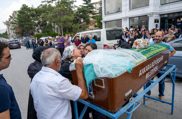 18 yaşındaki Rukiye'nin talihsiz ölümü! Genç kız toprağa verildi - Resim: 1