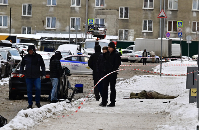 Moskova'da apartman girişinde patlama! Putin'in üst düzey komutanı öldü - Resim: 0