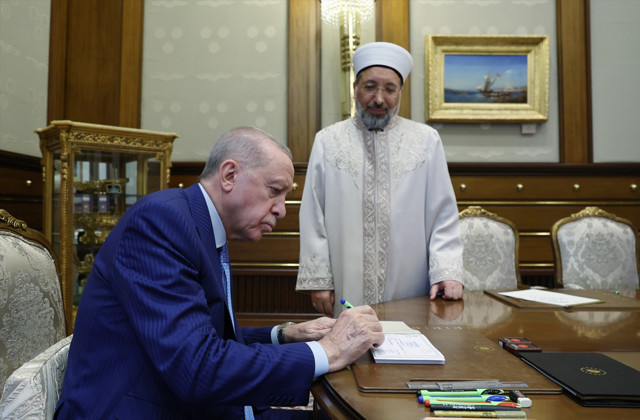 Cumhurbaşkanı Erdoğan, Türkiye Diyanet Vakfına kurban bağışında bulundu - Resim: 1