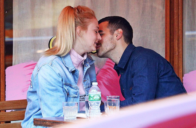 Game of Thrones'un Sansa'sı paylaştı takipçileri beğeni yağmuruna tuttu! - Resim: 4