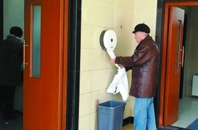 Çin'den akıllara durgunluk veren olay! Tuvaletlere... - Resim: 3