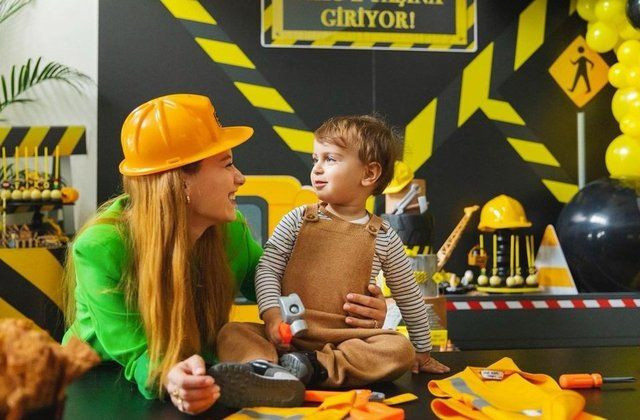 Hazal Kaya ve Ali Atay oğulları Fikret'in 2. yaş gününü kutladı - Resim: 4