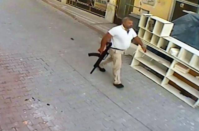 Elinde tüfek, belinde tabanca ile cinayete böyle gitmiş! - Resim: 0