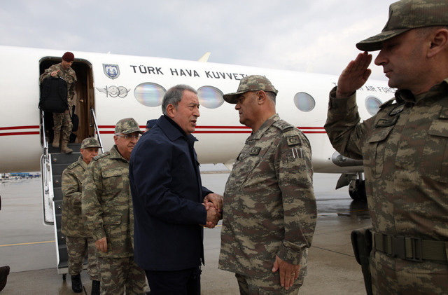 Bakan Hulusi Akar ve komutanlar, Suriye sınır hattında - Resim: 1
